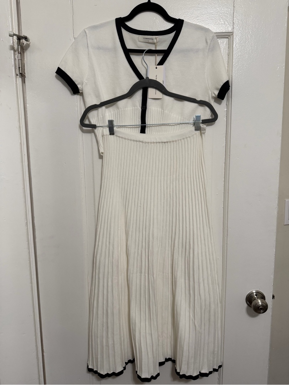 NWT 2p SET Commense White Knit Top and Skirt with Black Trim